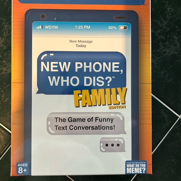 BRAND NEW SEALED FAMILY CARD GAME - NEW PHONE, WHO DIS? FAMILY EDITION - Picture 4 of 6